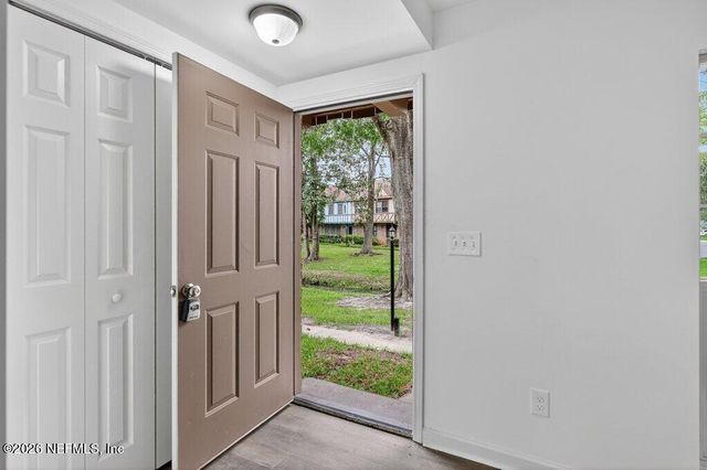 8207 KENSINGTON Square, Jacksonville, FL 32217