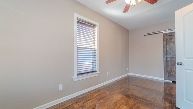 9801 S Exchange Avenue, Chicago, IL 60617