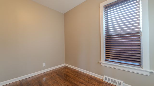 9801 S Exchange Avenue, Chicago, IL 60617