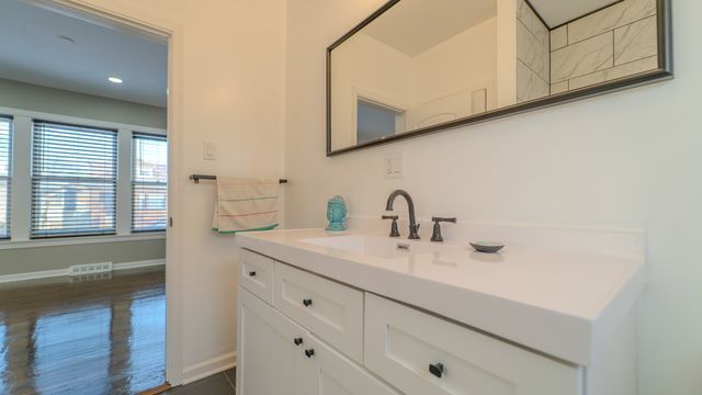 9801 S Exchange Avenue, Chicago, IL 60617