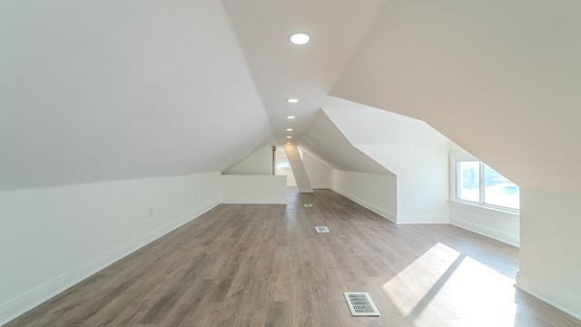 9801 S Exchange Avenue, Chicago, IL 60617