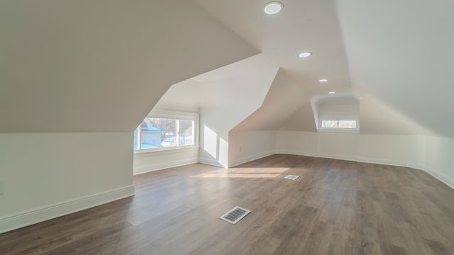 9801 S Exchange Avenue, Chicago, IL 60617