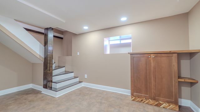 9801 S Exchange Avenue, Chicago, IL 60617