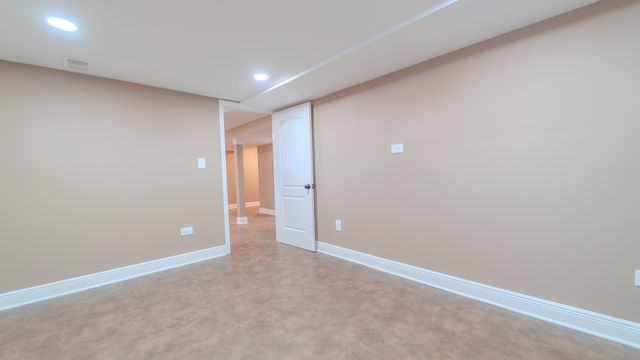 9801 S Exchange Avenue, Chicago, IL 60617