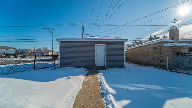 9801 S Exchange Avenue, Chicago, IL 60617