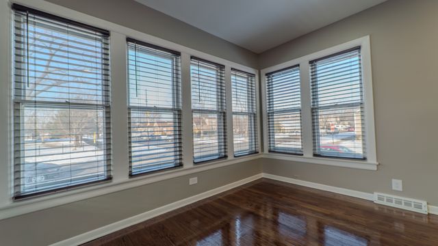 9801 S Exchange Avenue, Chicago, IL 60617