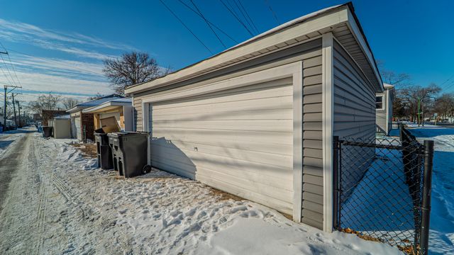 9801 S Exchange Avenue, Chicago, IL 60617