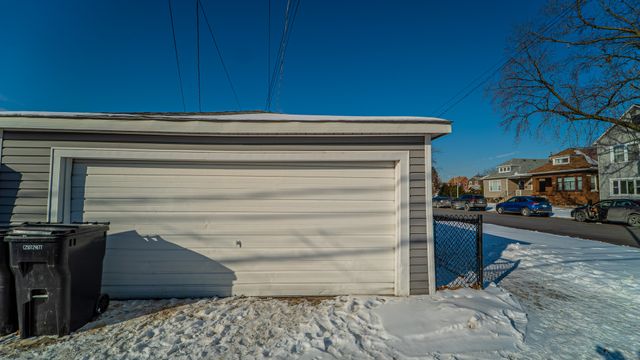 9801 S Exchange Avenue, Chicago, IL 60617