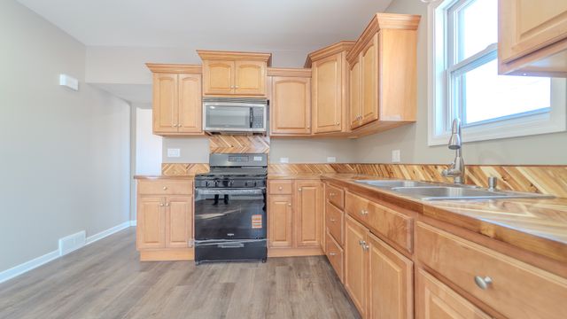 9801 S Exchange Avenue, Chicago, IL 60617