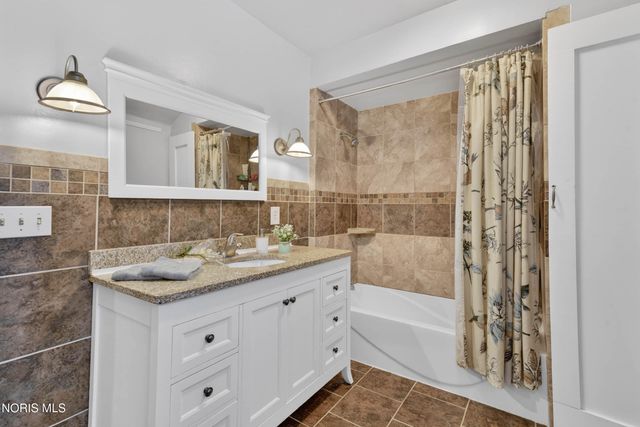 914 Michigan Avenue, Waterville, OH 43566