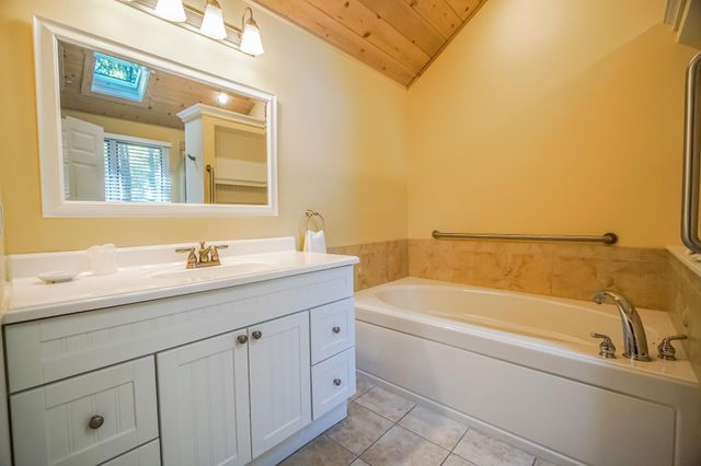 49 4 Seasons Drive, Mashpee, MA 02649