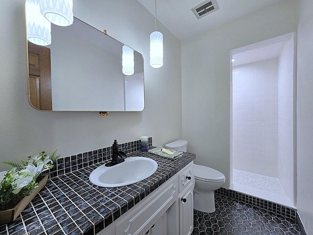 N85W17745 Ann AVENUE, Menomonee Falls, WI 53051