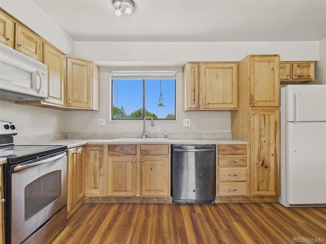 904 S Uravan St, Aurora, CO 80017