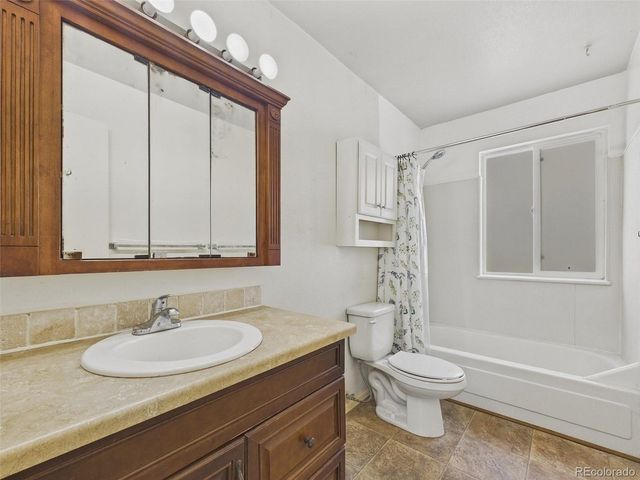 904 S Uravan St, Aurora, CO 80017