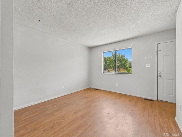 904 S Uravan St, Aurora, CO 80017
