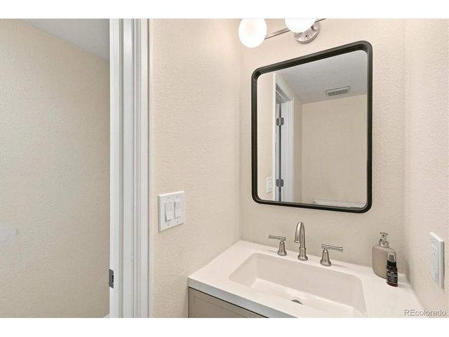 10919 E Maplewood Dr, Englewood, CO 80111