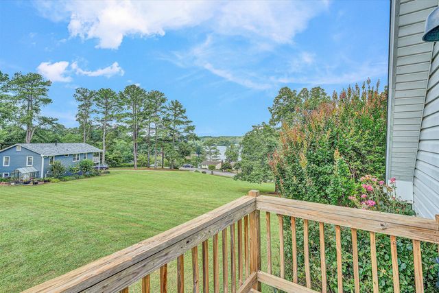 1157 Lakeland Pines DR, Moneta, VA 24121