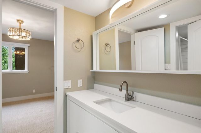 9 Stoney Creek CV, Lakeway, TX 78734