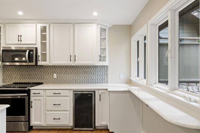 9 Stoney Creek CV, Lakeway, TX 78734