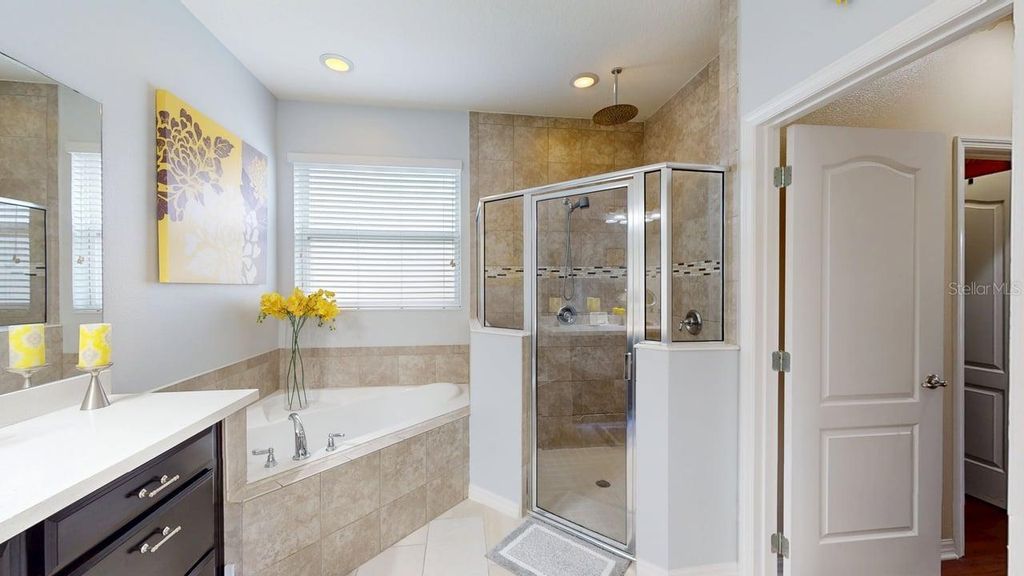 Image 13 of property listing at 2127 PLANTATION OAK DRIVE, Orlando, FL 32824