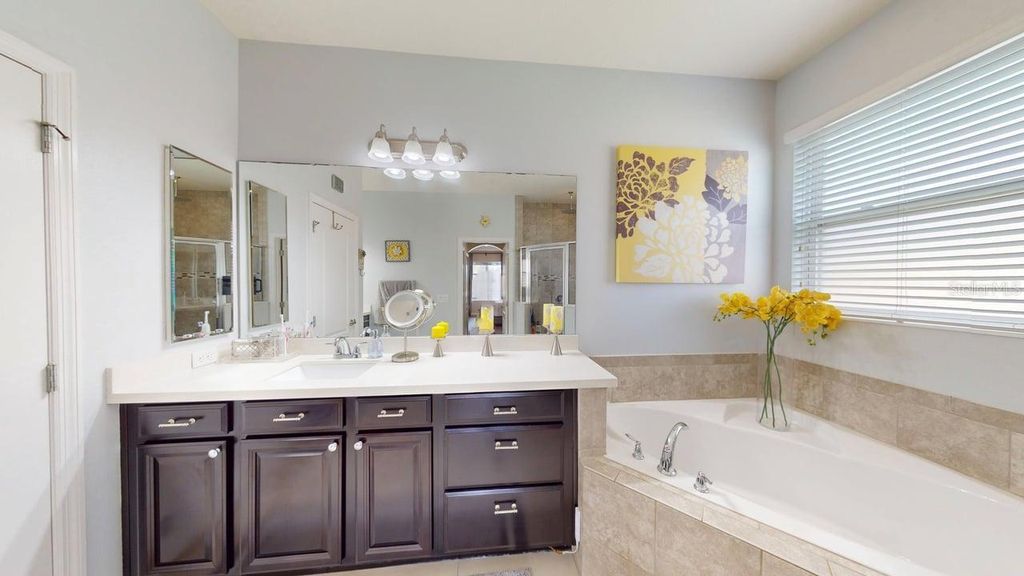 Image 17 of property listing at 2127 PLANTATION OAK DRIVE, Orlando, FL 32824