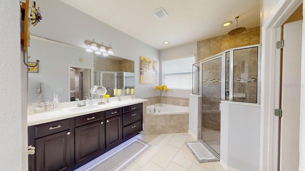 Image 19 of property listing at 2127 PLANTATION OAK DRIVE, Orlando, FL 32824