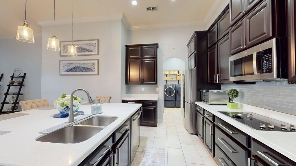 Image 24 of property listing at 2127 PLANTATION OAK DRIVE, Orlando, FL 32824