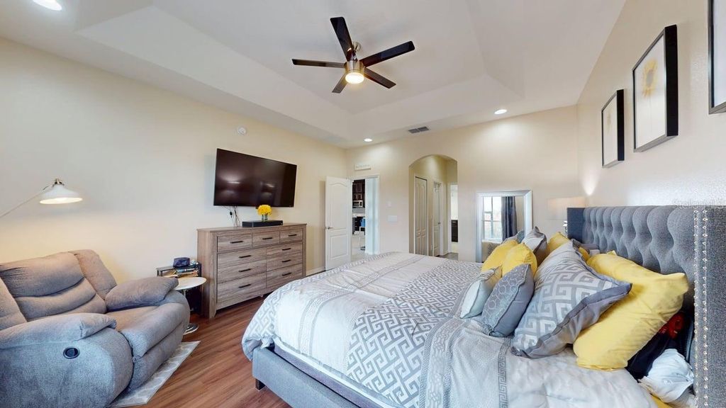 Image 6 of property listing at 2127 PLANTATION OAK DRIVE, Orlando, FL 32824