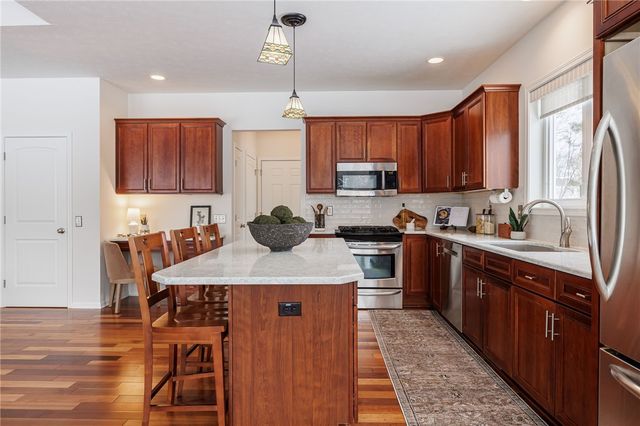 9 Abbotswood Crescent, Penfield, NY 14526