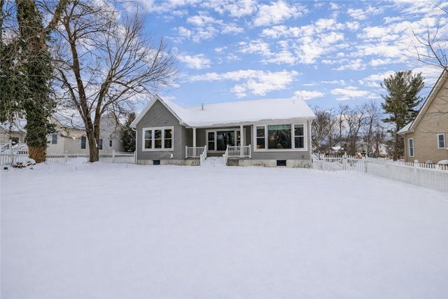 9 Abbotswood Crescent, Penfield, NY 14526