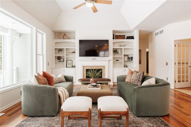 9 Abbotswood Crescent, Penfield, NY 14526