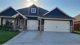 9212 Taggert Lane, Yukon, OK 73099