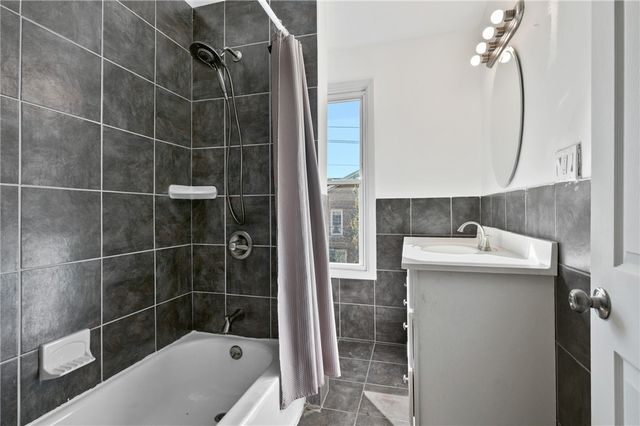 301 N Monroe St, City Of But Ne, PA 16001