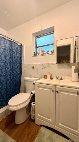 280 NE 40th Court, Oakland Park, FL 33334