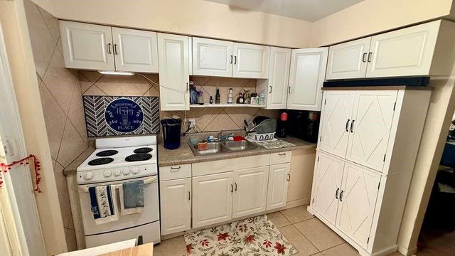 280 NE 40th Court, Oakland Park, FL 33334