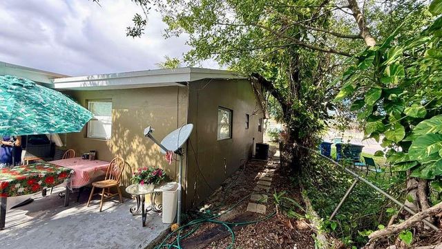 280 NE 40th Court, Oakland Park, FL 33334