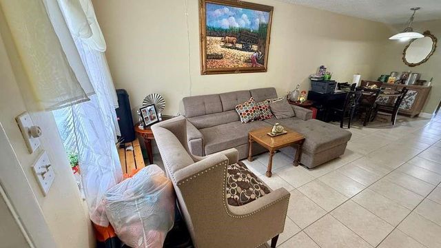 280 NE 40th Court, Oakland Park, FL 33334