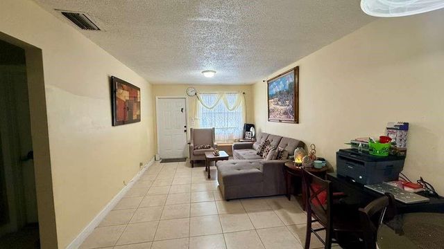 280 NE 40th Court, Oakland Park, FL 33334
