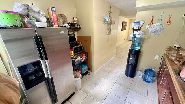 280 NE 40th Court, Oakland Park, FL 33334