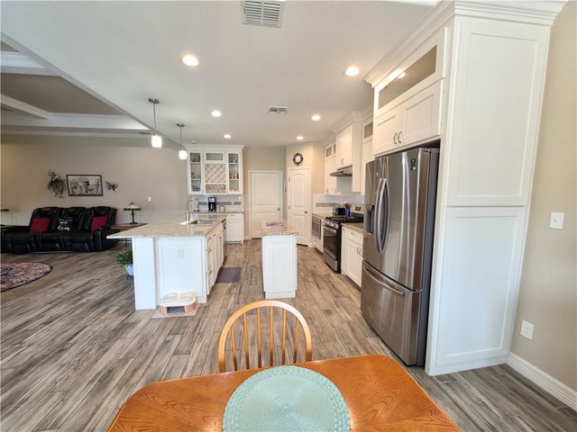 3901 Pennine Way, Corpus Christi, TX 78414