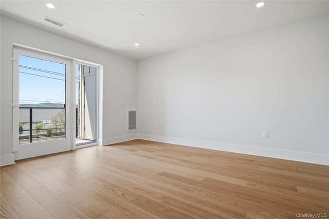 25 South Riverside Avenue 208, Croton-on-hudson, NY 10520