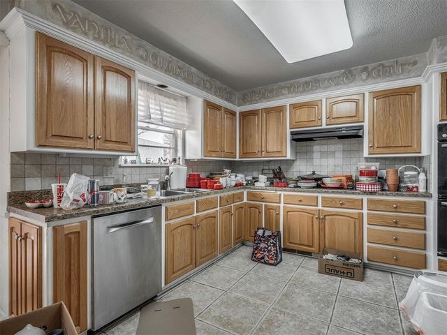 6301 Sunnybridge Court, Oklahoma City, OK 73132