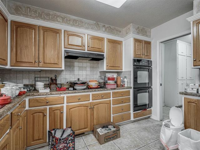 6301 Sunnybridge Court, Oklahoma City, OK 73132