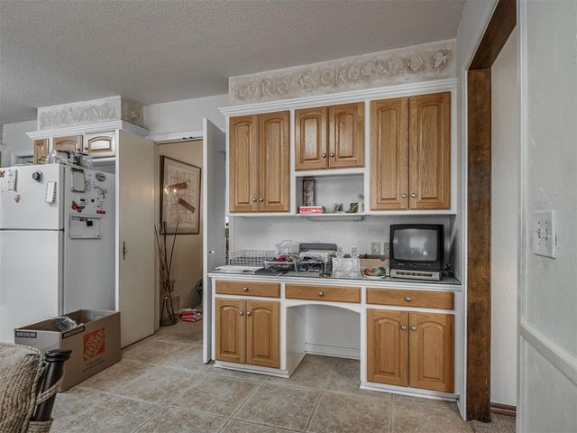 6301 Sunnybridge Court, Oklahoma City, OK 73132