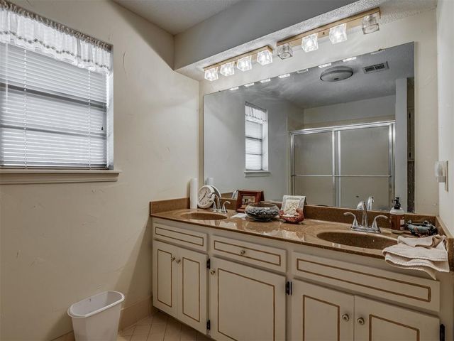 6301 Sunnybridge Court, Oklahoma City, OK 73132