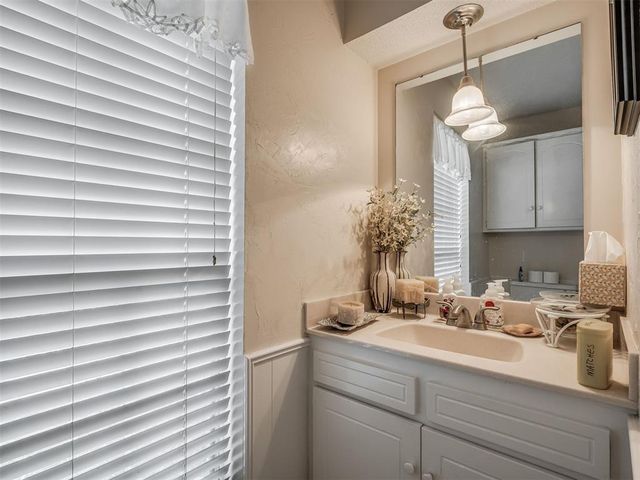 6301 Sunnybridge Court, Oklahoma City, OK 73132