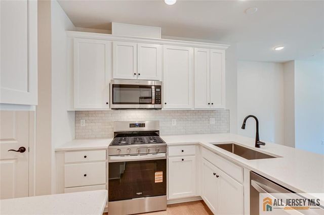 323 Sadie Circle, New Brunswick, NJ 08901