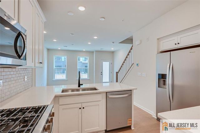323 Sadie Circle, New Brunswick, NJ 08901