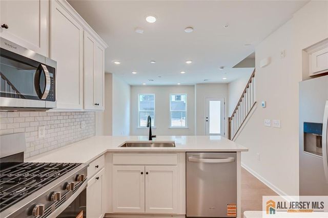 323 Sadie Circle, New Brunswick, NJ 08901