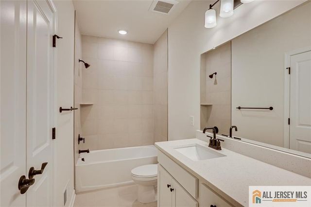 323 Sadie Circle, New Brunswick, NJ 08901